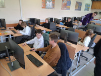 zdjęcie nr 4 - Uczniowie z „9-tki” na otwartej lekcji informatyki w Elektryku