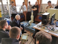 zdjęcie nr 9 - Uczniowie Elektryka próbowali swoich sił na Politechnice Częstochowskiej