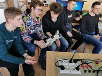 zdjęcie nr 10 - Uczniowie Elektryka próbowali swoich sił na Politechnice Częstochowskiej