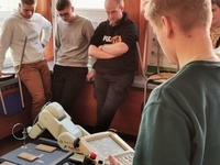 zdjęcie nr 11 - Uczniowie Elektryka próbowali swoich sił na Politechnice Częstochowskiej