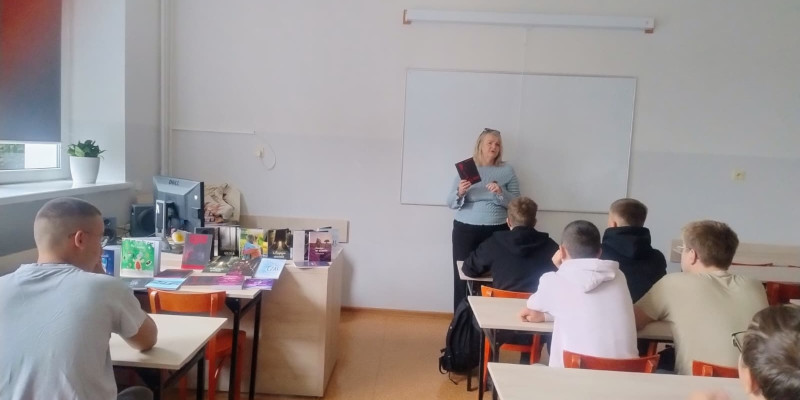 Uczniowie na spotkanie w sali lekcyjnej