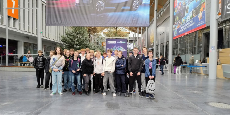 Uczniowie na PGA - zdjęcie grupowe