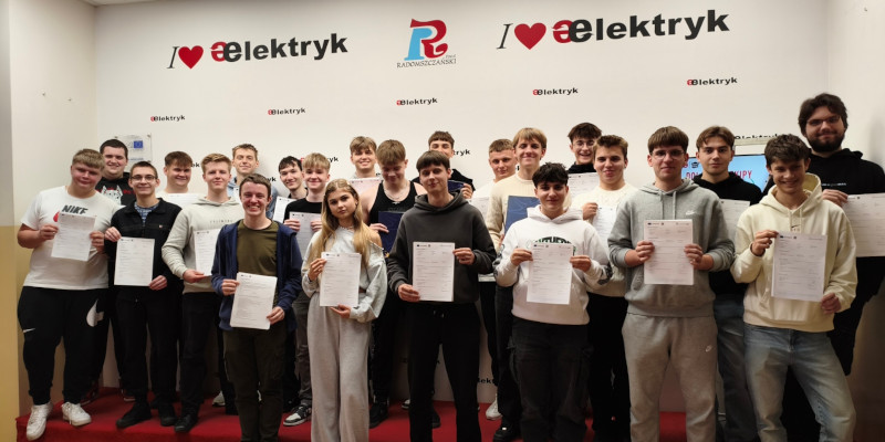  Uczniowie ZSE-E - zdjęcie grupowe