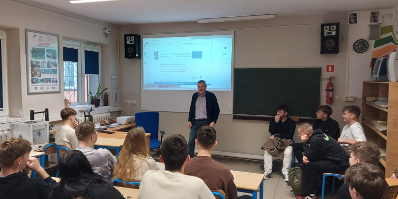  Uczniowie w&nbsp;sali podczas spotkania