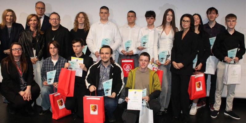  Uczniowie elektryka na dniach kina - zdjęcie grupowe