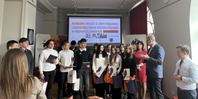 Uczestnicy konkursu - zdjęcie grupowe